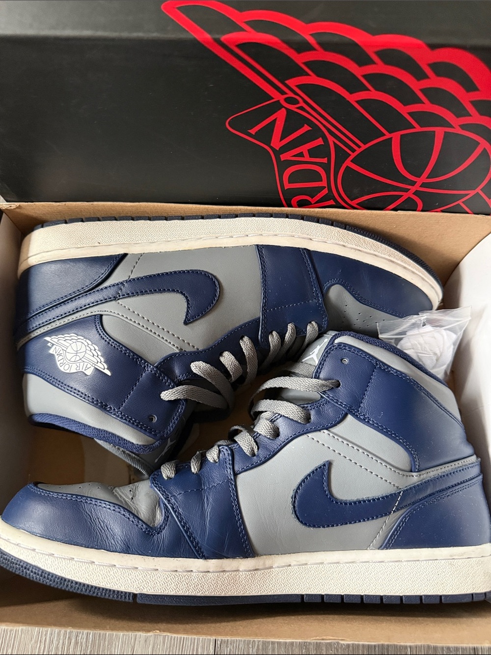 Air Jordan 1 Mid ‘Georgetown’